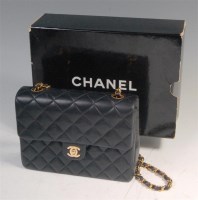 Lot 632 - A Chanel quilted leather ladies evening bag,...