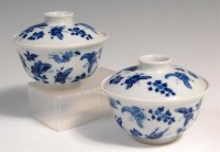 Lot 732 - A pair of Chinese export tea bowls and covers,...