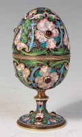 Lot 677 - A Russian silver gilt and enamelled egg-box,...