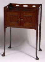 Lot 899 - A George III mahogany tray-top night commode,...