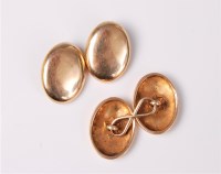 Lot 2565 - A pair of 15ct cufflinks, the plain oval discs...