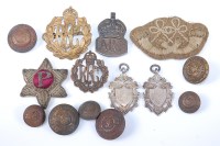 Lot 1447 - A small collection of cap badges, cloth badges...