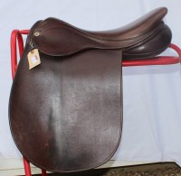 Lot 5 - Saddle Barnsby Egerton show hunter havana 18''...