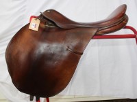 Lot 20 - Saddle Old English hunting 17'' medium wide S/H