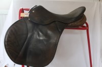 Lot 90 - Saddle GP havana 17'' medium fit S/H