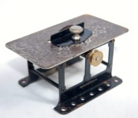 Lot 172 - Meccano saw bench (F)
