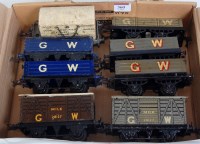 Lot 360 - A small tray containing 8x prewar Hornby...
