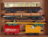 Lot 362 - A small tray of 4 prewar Hornby items...