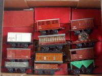 Lot 383 - A large tray containing 12 x boxed postwar...