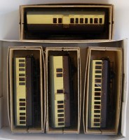 Lot 400 - Rake of 4 GW 4 wheel coaches fitted with fine...