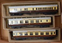 Lot 401 - 3 coach GW rake of kit built corridor coaches...