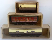 Lot 402 - A small tray containing a rake of 3x...