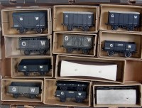 Lot 404 - A large tray containing 12x GW kit/scratch...