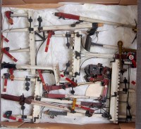 Lot 424 - A small tray containing 9 x assorted...