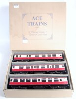 Lot 511 - Ace Trains BR MK1 coach set containing E21089...