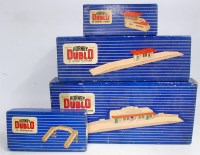 Lot 628 - Hornby Dublo D1, accessories through station,...