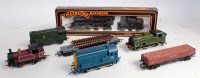 Lot 657 - A mixed lot of engines, carriage, and wagons...