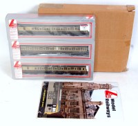 Lot 747 - Lima limited edition Class117 3 car DMU BR/GWR...