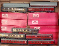 Lot 762 - Ten Hornby Dublo plastic wheeled coaches,...
