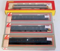 Lot 808 - A Lima BR blue class 117 DMU passengers added...