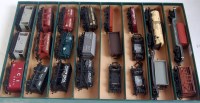 Lot 872 - Tray containing 23 wagons including...