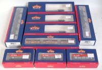 Lot 930 - 9 Bachmann wagons as detailed, 3x 33-901 E BR...