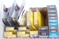 Lot 936 - 25 boxed sets of 00 and HO figures by Bachman...