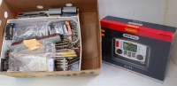 Lot 938 - Mixed lot containing Hornby R070 turntable,...