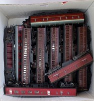 Lot 952 - Twenty two LMS liveried coaches mixed makers...