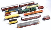 Lot 972 - Mixed delve Hornby 'Evening Star' engine and...
