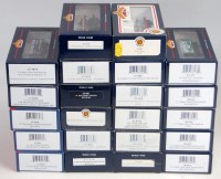 Lot 1047 - 22 various boxed Bachmann 00 gauge wagons and...