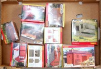 Lot 1048 - 10 various boxes Hornby Skaledale buildings...