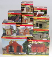 Lot 1049 - Ten various boxed Hornby Skaledale boxed...