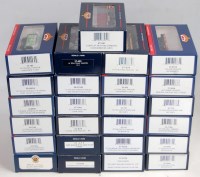 Lot 1053 - 25 various boxed Bachmann 00 gauge wagons and...