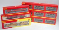 Lot 1067 - 6 various boxed Hornby 00 scale wagons,...