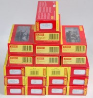 Lot 1072 - 20 various boxed Hornby 00 scale wagons and...