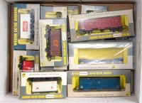 Lot 1076 - 15 boxed Wrenn Railways 00 scale wagons all in...