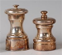 Lot 2134 - An Edwardian silver pepper mill, maker Hukin &...