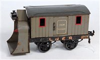 Lot 316 - Hornby 1924-26 LNER Snowplough on black open...