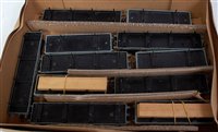 Lot 606 - 5 Wrenn 21T hopper wagons with loads (G), 2...