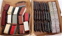 Lot 607 - 12 Hornby Dublo SD6 wagons including 2 red...