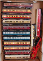 Lot 922 - 2 trays containing 24 Triang and Hornby mixed...