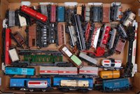 Lot 924 - Tray containing 40 loose wagons, various...