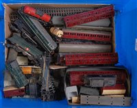 Lot 930 - An unsorted delve of Triang TT gauge items for...