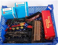 Lot 933 - Tray of non UK outline items, Triang Davy...