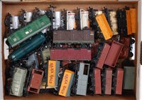 Lot 769 - 40 unboxed Hornby-Dublo Super Detail goods...