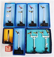 Lot 974 - Hornby Dublo signals and mile posts:- 3 x ED2...