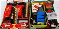 Lot 781 - 2 trays of mixed makes 00 and HO British...