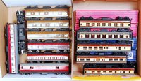 Lot 1100 - Two small trays containing quantity of Hornby...