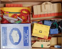 Lot 812 - Tray of Hornby Dublo accessories:- D1 through...
